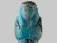 Aeg F 44  Aeg F 44, 21./22. Dynastie, Uschebti, Blaue Fayence, H 8,5 cm, B 3,6 cm, T 2,8 cm : Bestandskatalog Ägypten, Museumsfoto: Claus Cordes